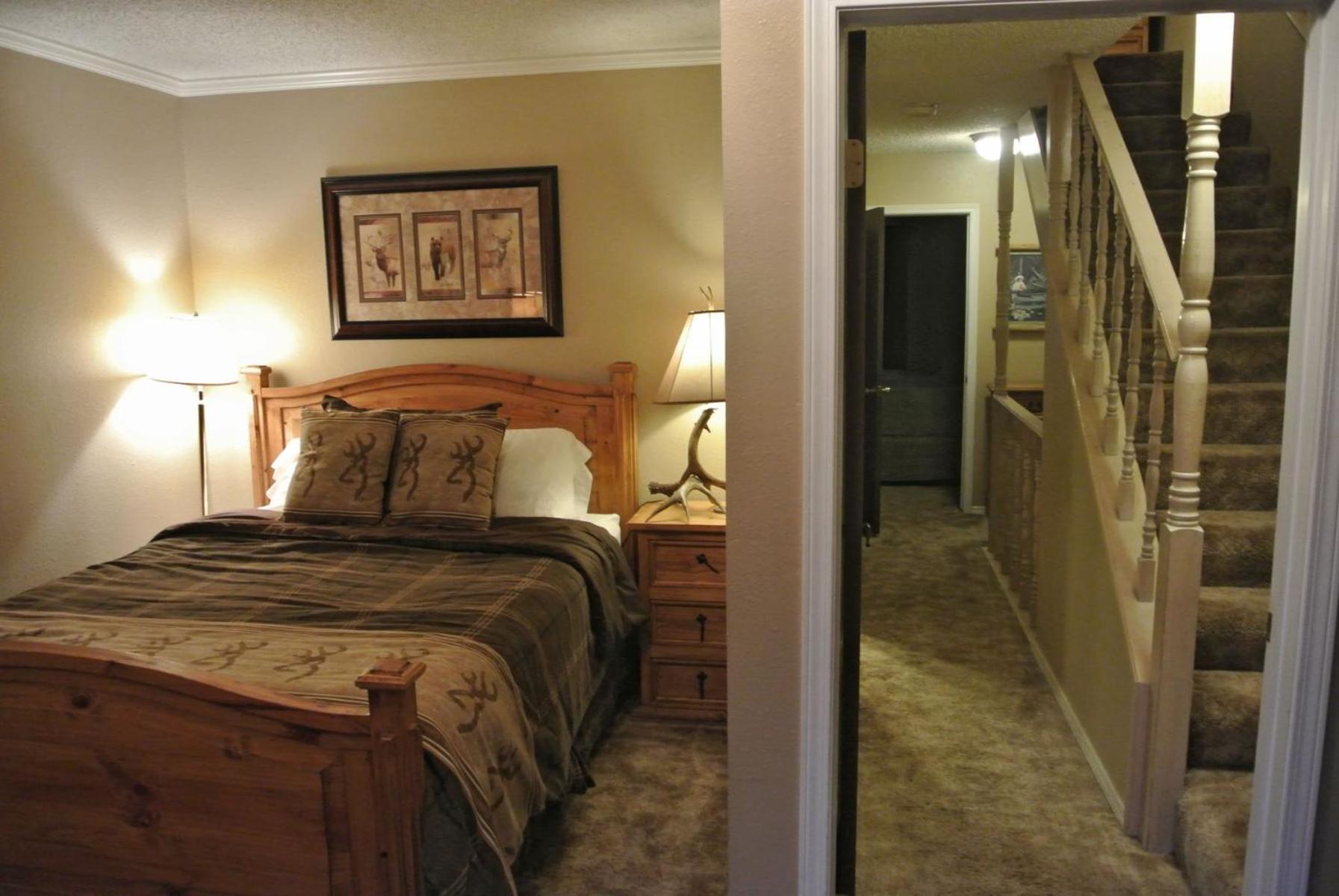 Claim Jumper Townhouse 16 - On The River - Across From The Fishing Ponds - In Town - Near The Ski Area - Fireplace - Wifi - Sate Red River Exterior foto