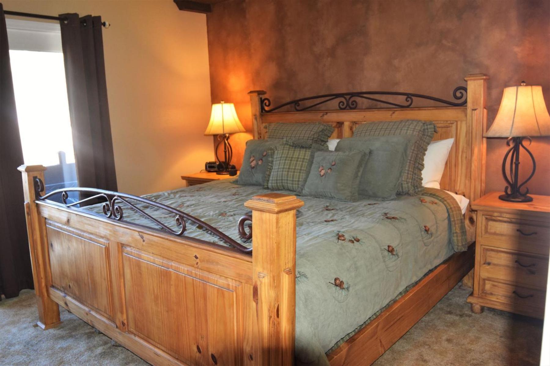 Claim Jumper Townhouse 16 - On The River - Across From The Fishing Ponds - In Town - Near The Ski Area - Fireplace - Wifi - Sate Red River Exterior foto