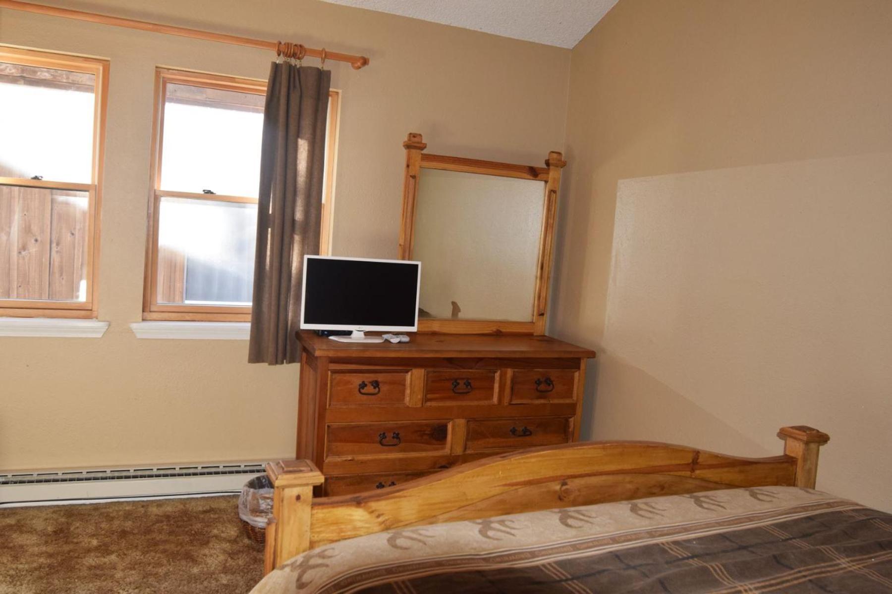 Claim Jumper Townhouse 16 - On The River - Across From The Fishing Ponds - In Town - Near The Ski Area - Fireplace - Wifi - Sate Red River Exterior foto