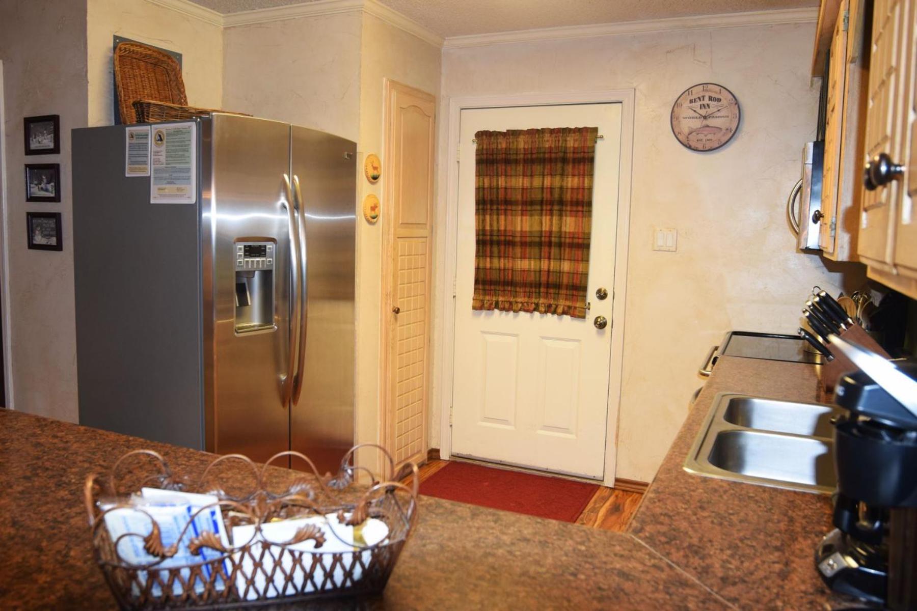 Claim Jumper Townhouse 16 - On The River - Across From The Fishing Ponds - In Town - Near The Ski Area - Fireplace - Wifi - Sate Red River Exterior foto